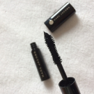 Swatch de my.name.is.julie : Velvet Noir - Mascara Volume Spectaculaire, Marc Jacobs Beauty