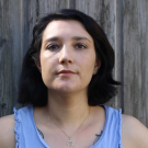 Swatch de Girls n Nantes Eva : L'Essentiel - Fond de teint éclat naturel tenue 16h - IP 20, Guerlain