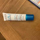 Swatch de From.kat : Soin d'eau contour des yeux, Uriage