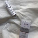 Swatch de Ansiamosara : Hyaluron Filler Vitamine C Booster, Eucerin