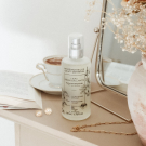 Swatch de Uneclairpuislanuit : L'eau Démaquillante au Géranium, Mademoiselle Saint Germain