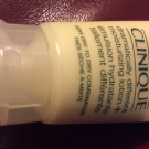 Swatch de Ninize : Emulsion Hydratante Tellement Différente, Clinique