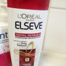 Swatch de RoseD : Shampooing reconstituant cheveux abîmés, Elseve sensitive