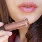 Swatch de Annna : Plenty of Pout Plumping Lip Gloss, Mac
