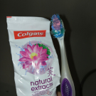 Swatch de Annna : Dentifrice colgate natural extracts fraîcheur ultime, Colgate