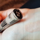 Swatch de Srnrn : HD Concealer cache-cernes photogénique, NYX