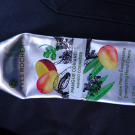 Swatch de attilatyron : Crème mains énergisante Mangue Coriandre, Yves Rocher