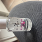 Swatch de Alyvu : Express Dry Drops - Nail Art de Essence, Essence