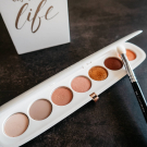 Swatch de alostygirl : Eye-conic coconut, Marc Jacobs Beauty