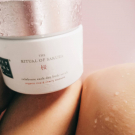 Swatch de alostygirl : Sakura Scrub Gommage pour le Corps, Rituals