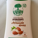 Swatch de CelineB : Crème douche à l'amande douce, L'arbre Vert