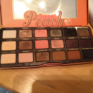 Swatch de Annna : Sweet Peach Palette de fards à paupières, Too Faced