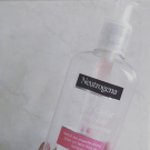 Swatch de -G'odt- : Gel Nettoyant Pamplemousse Rose Visibly Clear, Neutrogena