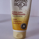 Swatch de Magamedova : Crème Mains Nourrissante Peaux Très Sèches, Le Petit Marseillais