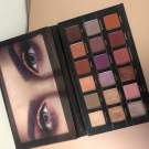 Swatch de Ilabeauty : Desert Dusk Eyeshadow Palette - Palette de fards à paupières, Huda Beauty