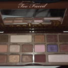 Swatch de Amelie24 : Chocolate bar - Palette de fards à paupières, Too Faced