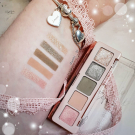 Swatch de Yoshi__59 : Mini Retro - Palette de fards à paupières format voyage, Natasha DENONA