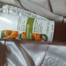 Swatch de Lalalou : Gommage Végétal - Toutes peaux, Yves Rocher