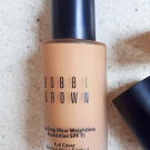 Swatch de Wild.Sunrises : Fond de Teint Longue Tenue SPF15, Bobbi Brown