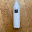 Swatch de From.kat : The Ritual of Sakura Foaming Shower Gel - Mousse de douche, Rituals
