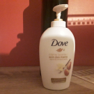 Swatch de Anne-maman-et-coquette : Crème lavante au beurre de karité, Dove
