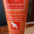 Swatch de Joline24 : Crème mains réparatrices (mains abimées), Mixa