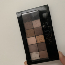 Swatch de Dollzbeautymakeup : Palette ombre à paupières The Nudes, Maybelline New York
