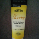 Swatch de Sunflower : Soin Démêlant Eclaicissant Go Blonder - Sheer Blonde, John Frieda