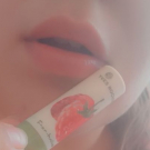Swatch de aleksandralapinskamosiej : Baume à lèvre Framboise, Yves Rocher