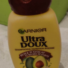 Swatch de anissafraise : Ultra Doux Shampoing Nourrissant huile d'avocat et beurre de karité, Garnier