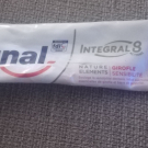 Swatch de anissafraise : Dentifrice Signal Integral 8  Girofle Sensibilité, Signal