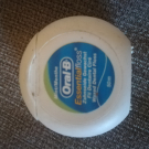 Swatch de anissafraise : Fil dentaire Floss Esssential, Oral b