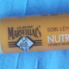 Swatch de anissafraise : Soin Lèvres Nourrissant, Le Petit Marseillais