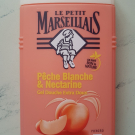 Swatch de Gabhy : Gel douche extra doux, pêche blanche & nectarine, Le Petit Marseillais