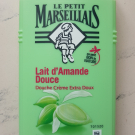 Swatch de Gabhy : Douche Crème Extra Doux Lait D'amande Douce, Le Petit Marseillais