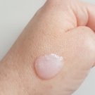 Swatch de Gabhy : Gel Nettoyant Purifiant Quartz Rose   Charbon, Bioré