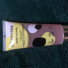 Swatch de Catarina : Gel Nettoyant Illuminateur Rose Papaya, Mawena