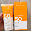 Swatch de VeroToulouse : Gel en Huile Solaire SPF50, Clarins