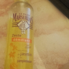 Swatch de Darina : Zeste Démêlant aux Extraits de Pamplemousse et de Jasmin, Le Petit Marseillais