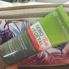 Swatch de Päivä : Masque Désincrustant au Charbon - Peaux à imperfections, Yves Rocher