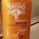 Swatch de marsolo : Shampooing Soin au Lait de Karité et au Miel, Le Petit Marseillais
