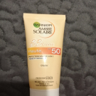 Swatch de samples.addict : BB Crème protectrice visage et décolleté, Garnier