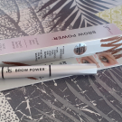 Swatch de Hopesia : Crayon à sourcils Brow Power, It Cosmetics