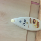 Swatch de chaimabenbk : Gel Douche Mon Soin Cocooning, Dove