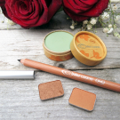 Swatch de Kiara : Recharge ombre à paupières nacrée, Couleur Caramel