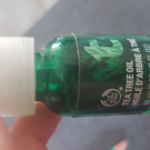 Swatch de Alison Calmer : Huile d'Arbre à Thé, The Body Shop