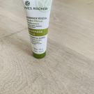 Swatch de sooraayaa : Gommage Végétal - Toutes peaux, Yves Rocher