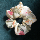 Swatch de Catarina : Chouchou Fleuris, Monoprix