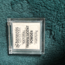 Swatch de Catarina : Natural translucent powder, Benecos