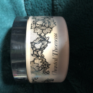 Swatch de Catarina : Crème caresse pour le corps, Chantal Thomass